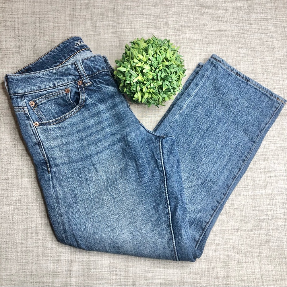 American Eagle retired fit stretch boy fit jeans, distressed knees